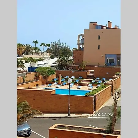 Amplio En La Playa Del Esquinzo