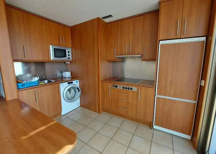 Amplio En La Playa Del Esquinzo