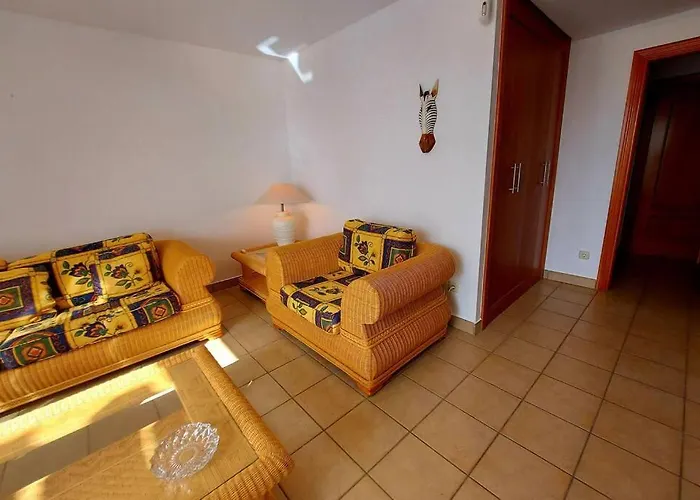 Amplio En La Playa Del Esquinzo